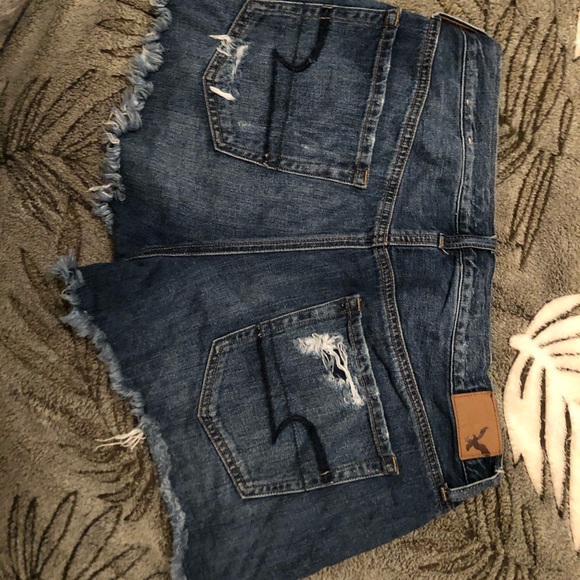 Used hi-waisted A&E distressed shorts - Picture 2 of 5